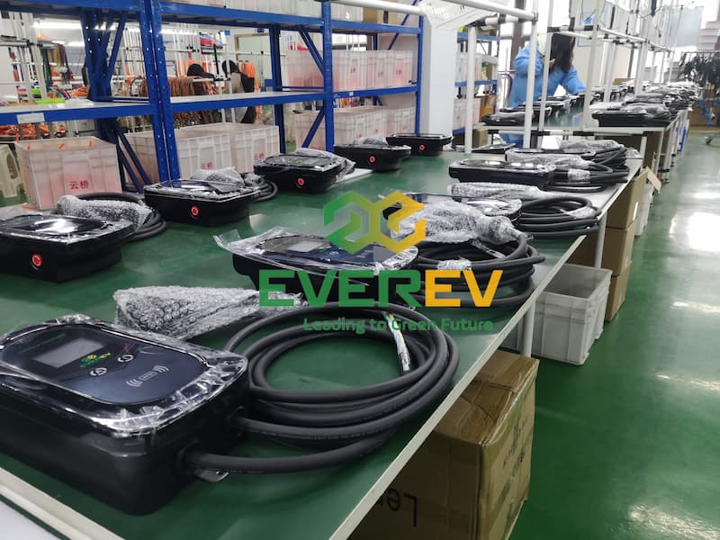 Sạc treo tường Ever EV là phụ kiện cần thiết cho xe VF9