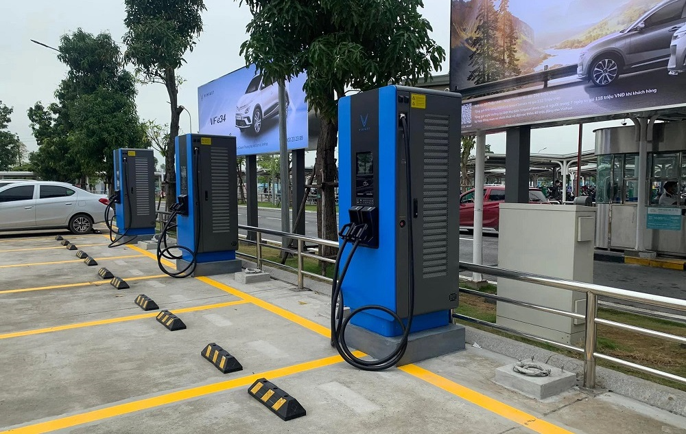 VinFast ưu đãi sạc xe điện tại trạm công cộng 1 năm