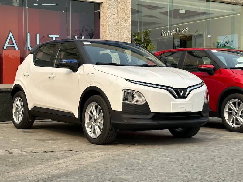 Sử dụng sạc xe điện cho VF5 đúng cách