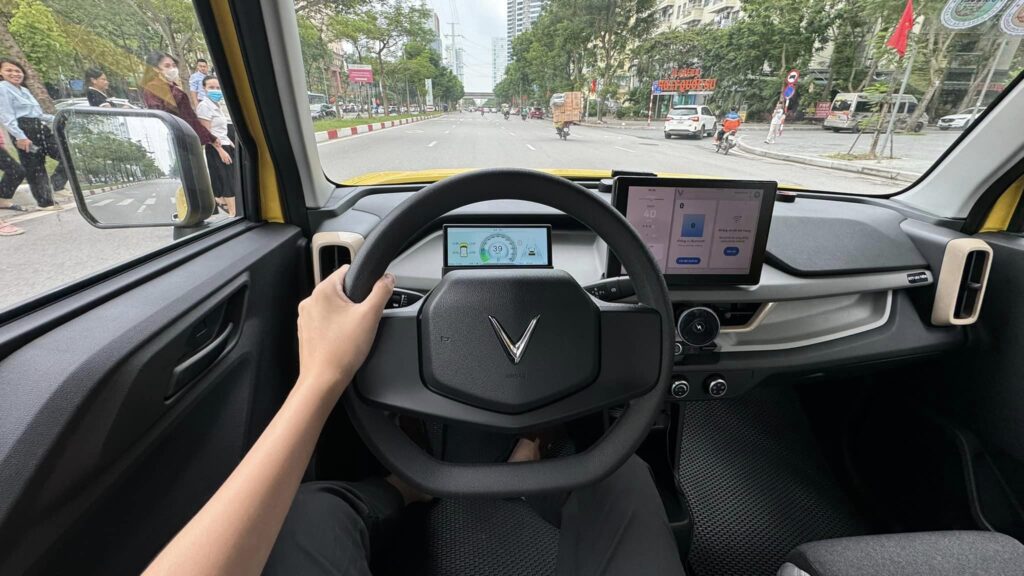 Màn hình được thiết kế với kích thước vừa phải - 6,2 inch Màn hình được thiết kế với kích thước vừa phải - 6,2 inch