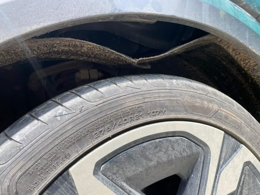 hóa nhựa lòng vè dán chống ồn hốc lốp