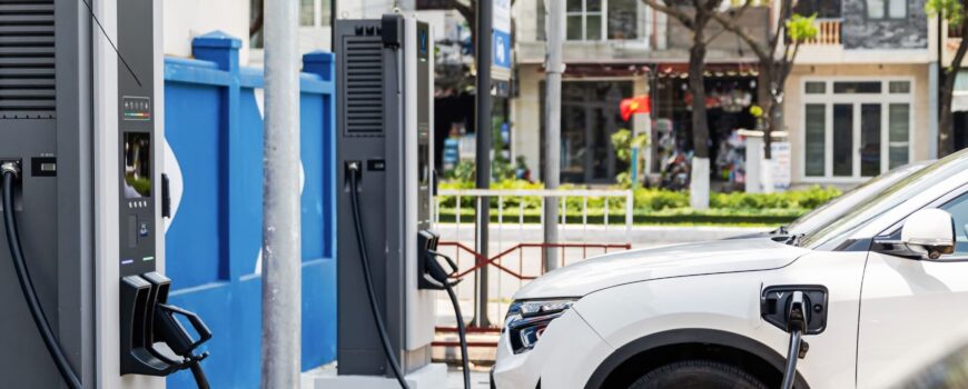 Giá trụ sạc nhượng quyền Vinfast
