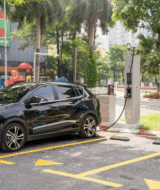 Mở trạm sạc cho xe điện VinFast