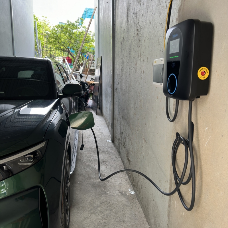 sạc xe điện Limo Green tại nhà