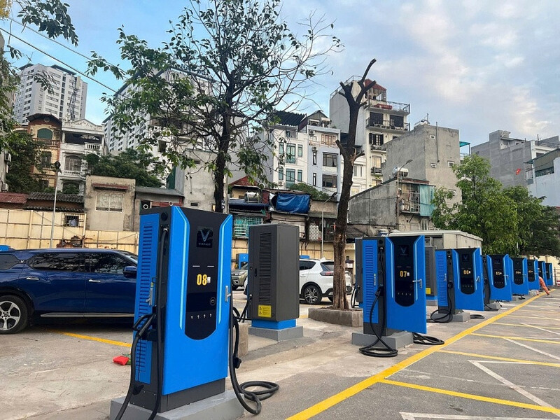 Hướng dẫn thanh toán sạc nhượng quyền V-Green VinFast 2025